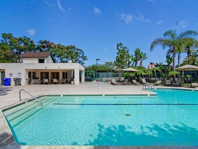 Building Photo - 8750 Villa La Jolla Dr