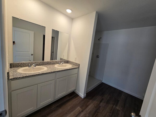 Building Photo - 736 Dylan Ct