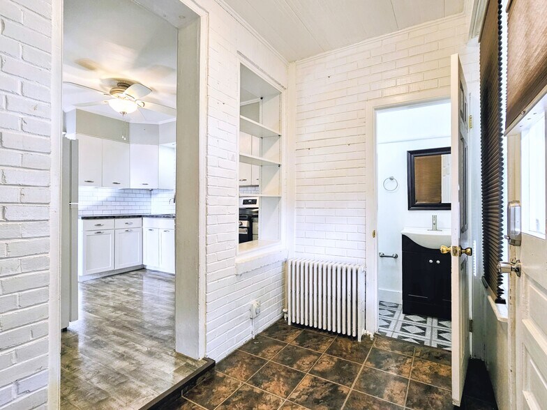 Building Photo - 324 S Broad St