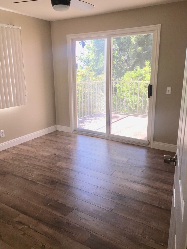 Building Photo - Glendale Hills traditional with fabulous views