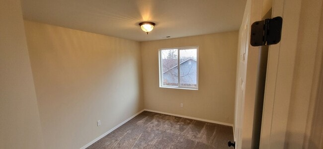 Building Photo - 3115 SW Metolius Ave