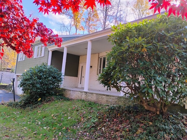 Primary Photo - 110 W Fairview St