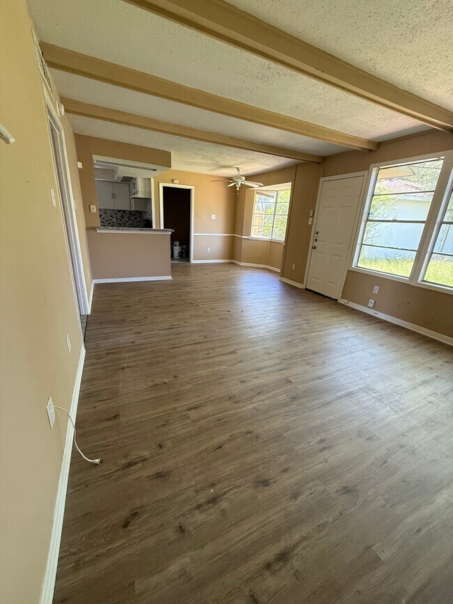 Building Photo - 6818 Thornwild Rd