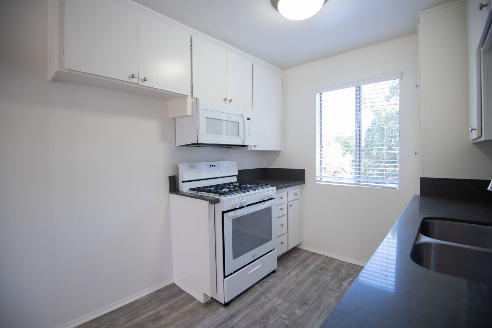 Building Photo - 6954 Woodman Ave