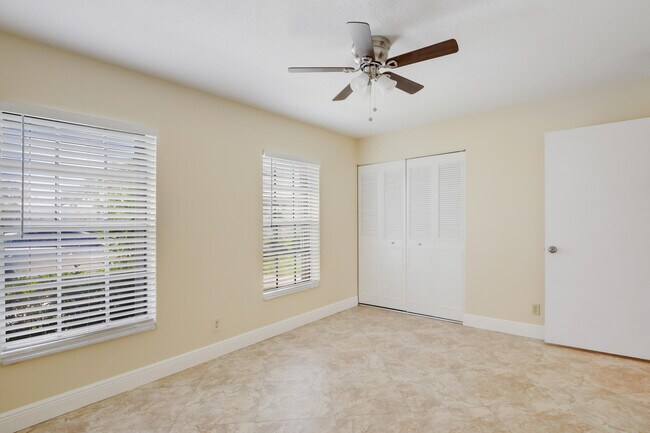 Building Photo - 459 Franconia Cir
