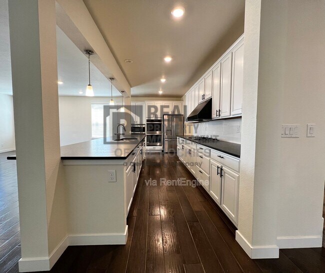 Building Photo - 2888 Fractus St