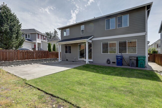 Building Photo - 4 Bedroom Home with Open Den, Living & Family Rooms – Space for Everyone