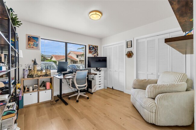 Building Photo - 2437 SW 99th Ct