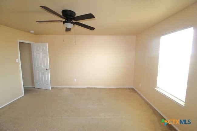 Building Photo - 304 W Gemini Ln