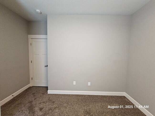 Building Photo - 3530 NE Hembree St