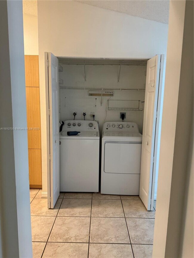 Building Photo - 1641 Zenith Way