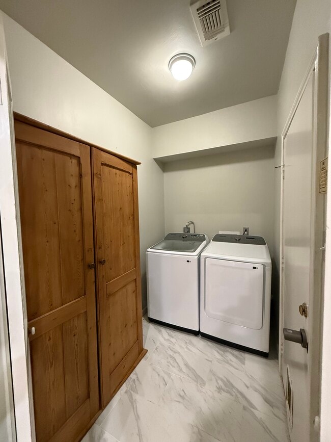 Building Photo - 14045 Cashel Forest Dr
