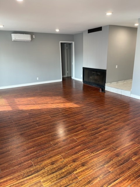 Building Photo - 11711 Mayfield Ave