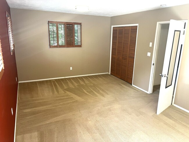 Building Photo - Charming 3 Bedroom, 2 Bathroom House near Fairhaven!!