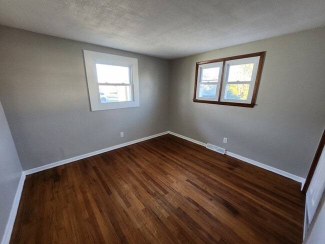 Building Photo - 4140 Birchwood Dr N