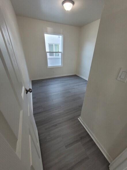 Building Photo - 11017 Condon Ave