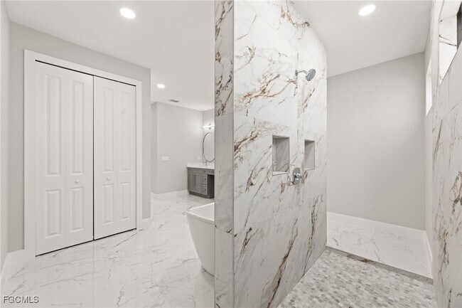Building Photo - 2829 SW 25th Pl