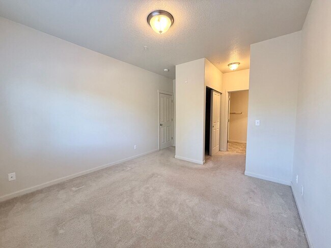 Building Photo - 10834 NE Holly St