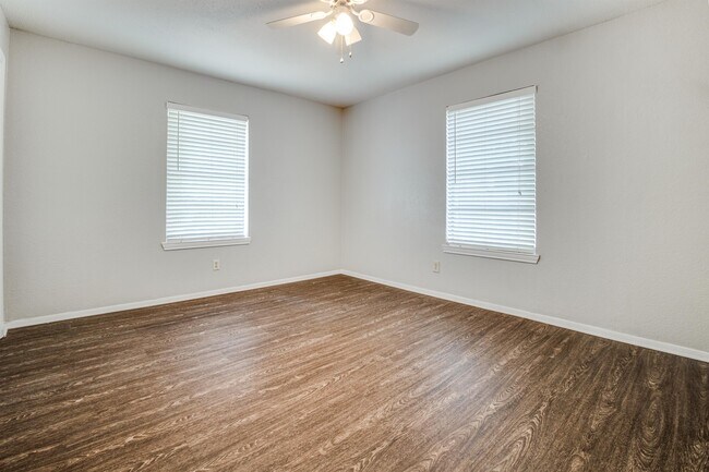 Building Photo - 629 Park Ln