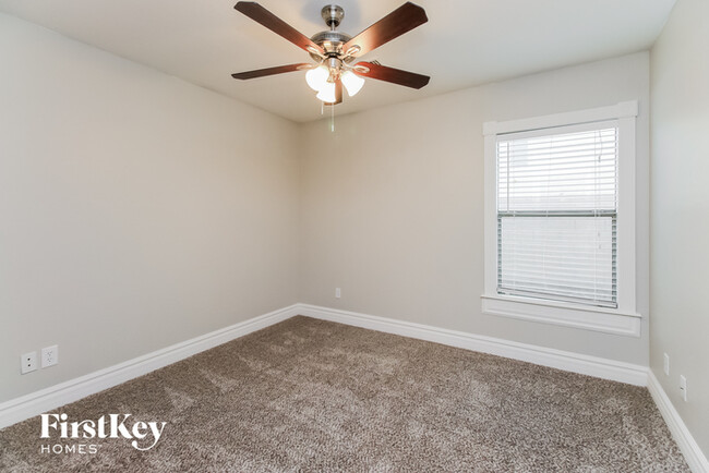Building Photo - 39121 N Parisi Ln