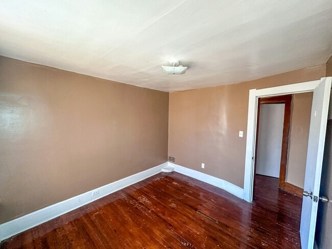 Building Photo - 14812 Westropp Ave