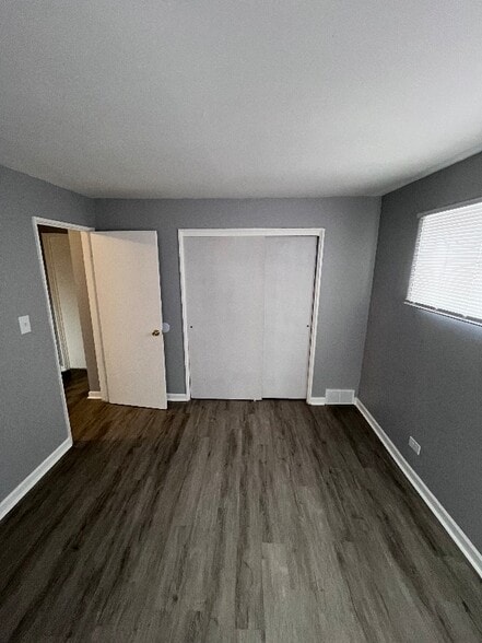 Building Photo - 5055 W Gladys Ave