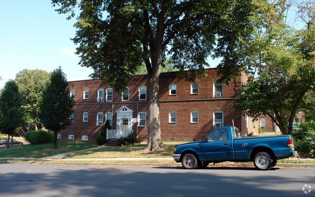 Building Photo - Erdo House