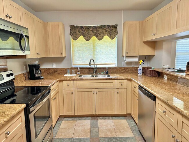 Building Photo - 3 Bedroom / 2 Bathroom Townhome in Kehalani Gardens! Small yard and pet friendly!