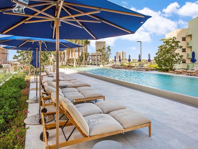 Building Photo - 3131 NE 7th Ave