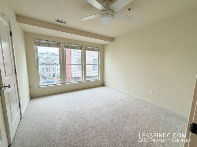 Building Photo - 1041 5th St SE