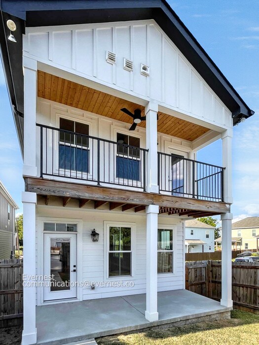 Building Photo - 1107 Walsh St