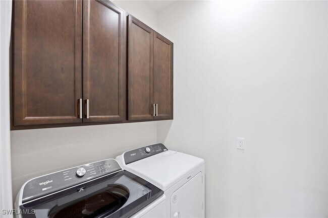 Building Photo - 7018 Saona CT