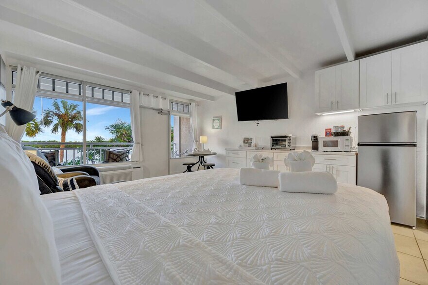 Building Photo - 611 Destiny Dr