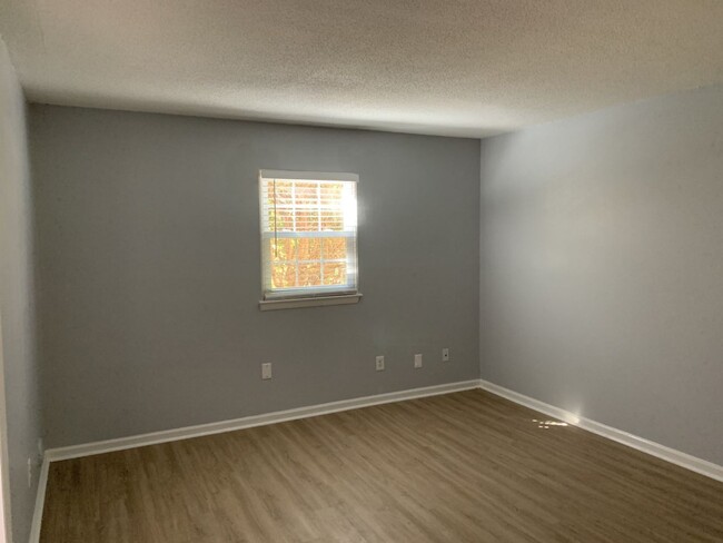 Building Photo - 5800 Falls of Neuse "B", 2-bd, 2-ba condo,...