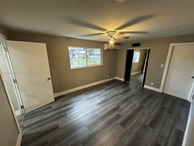 Building Photo - 4206 SW 28th St