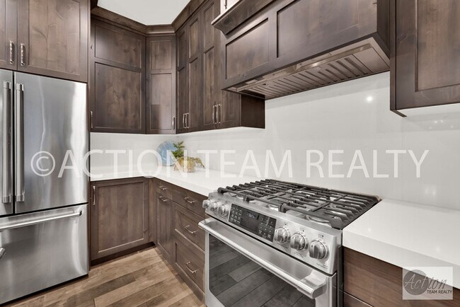 Building Photo - Beautiful Townhome in Huntsville