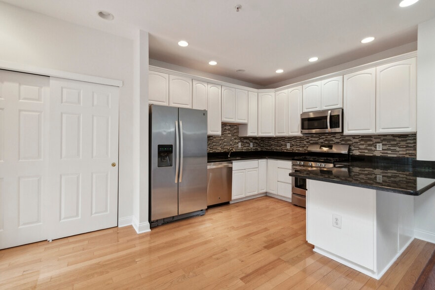Building Photo - 232 Tall Pines Dr