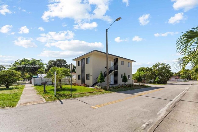 Building Photo - 3712 NW 13th Pl