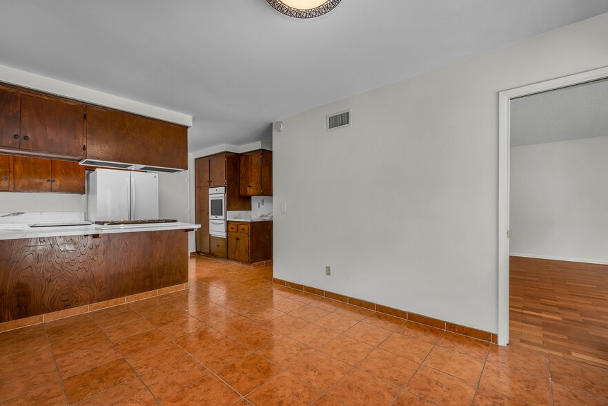 Building Photo - 4076 Tropico Way
