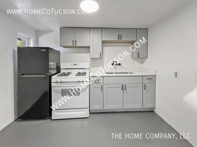 Building Photo - 940 E Florita St