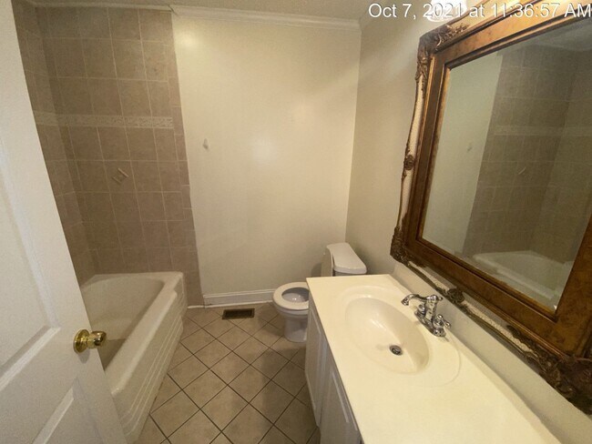 Building Photo - 1005 Sandalwood Dr