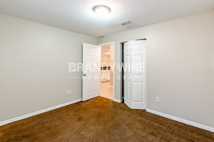 Building Photo - 2907 E 27th Ave