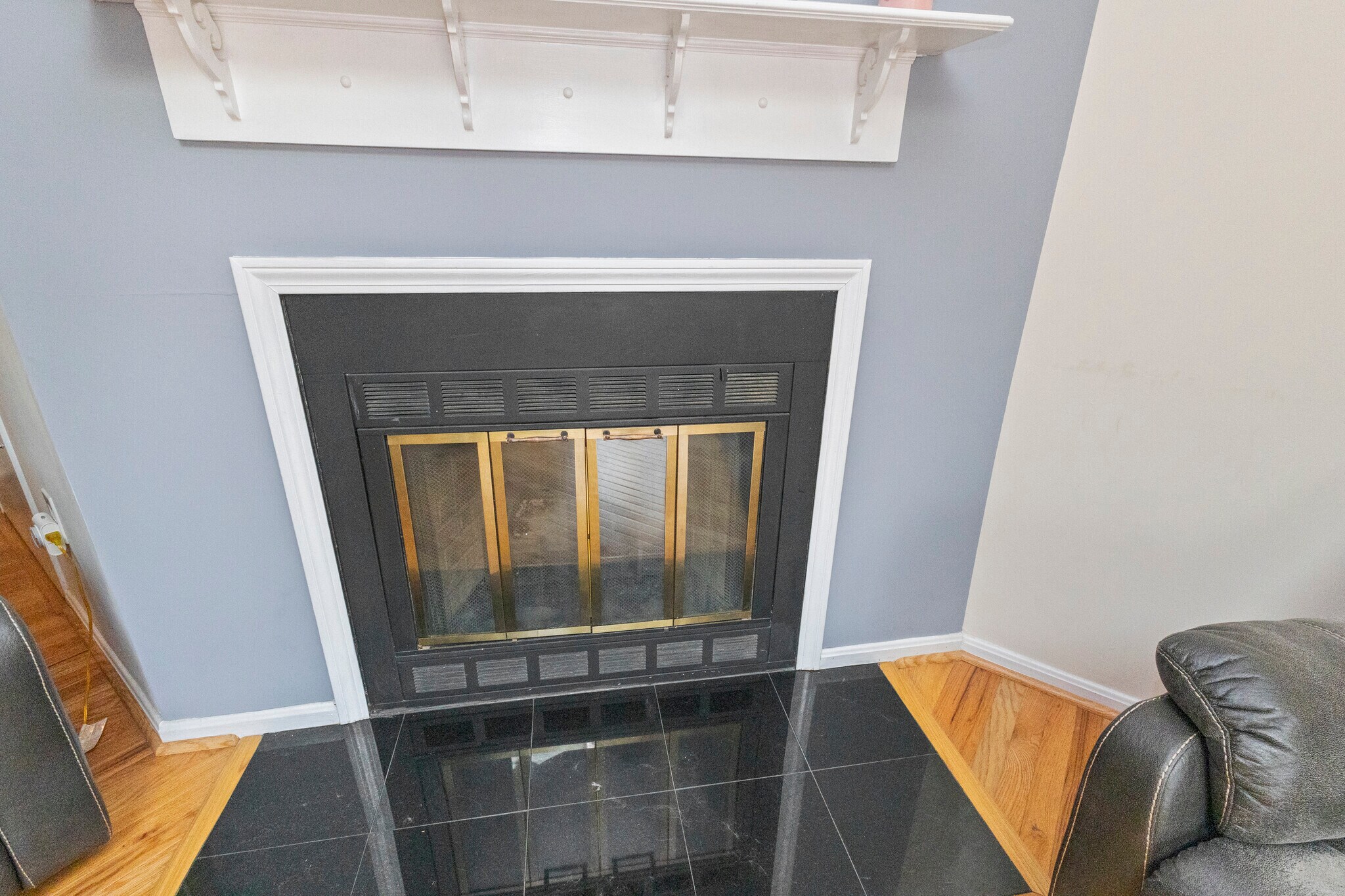 Living room fireplace - 1218 Vfw Pky