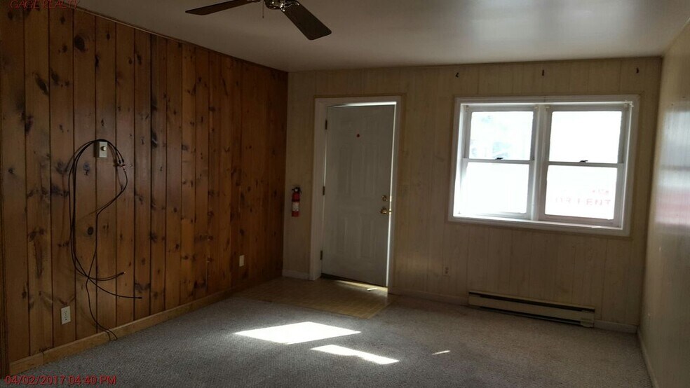Building Photo - 414 Sacandaga Rd