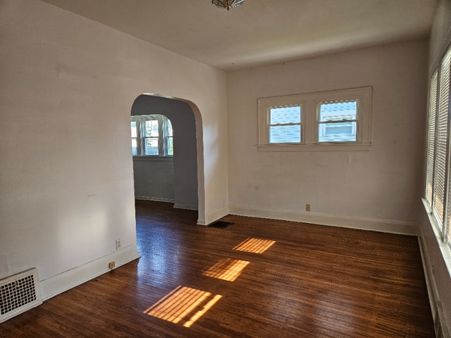 Building Photo - 1010 Woodsdale Ave