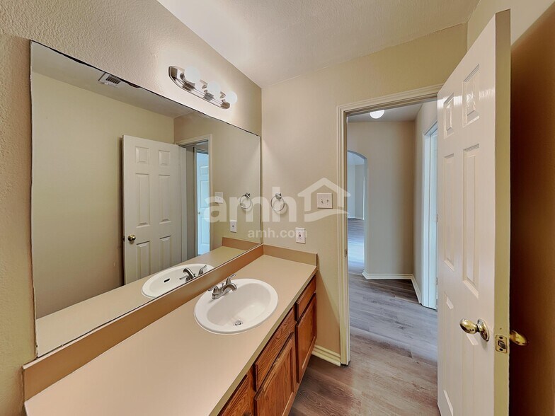 Building Photo - 1107 Wayne Ave