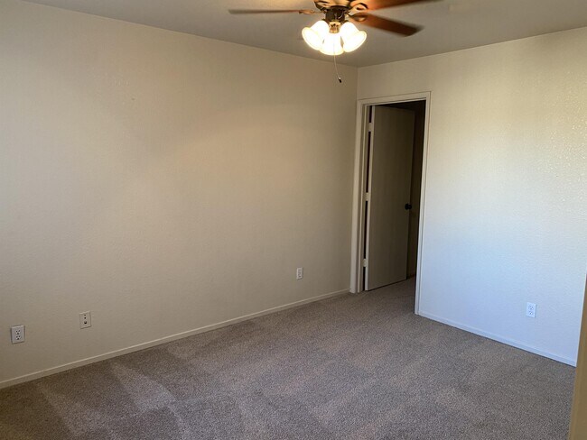 Building Photo - 2917 Snyder Ave