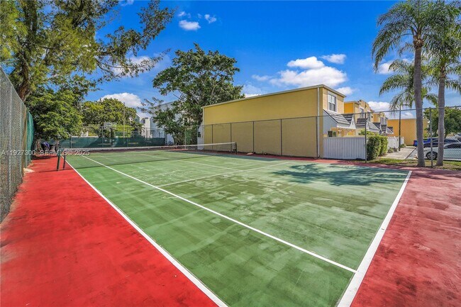 Building Photo - 6840 SW 45th Ln