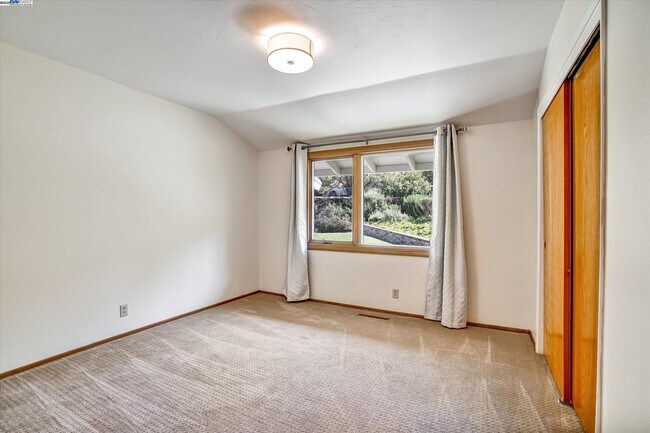 Building Photo - 613 Huntleigh Dr
