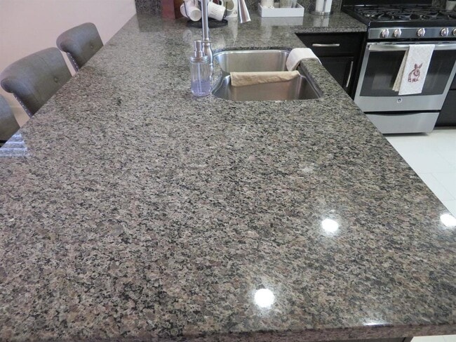 Building Photo - BRIGHT AND CLEAN 3 BED, 2 BATH, 1 STORY HOME IN ELK GROVE